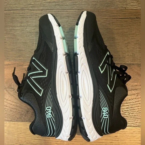 New Balance Women's 840 V5 Running Shoe; Size 9 - Picture 7 of 9